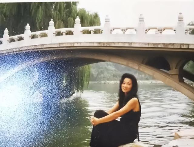 一見鍾情！20歲年輕男「愛上44歲離婚大媽」被唱衰　22年後「母子戀近況曝」網友全笑了