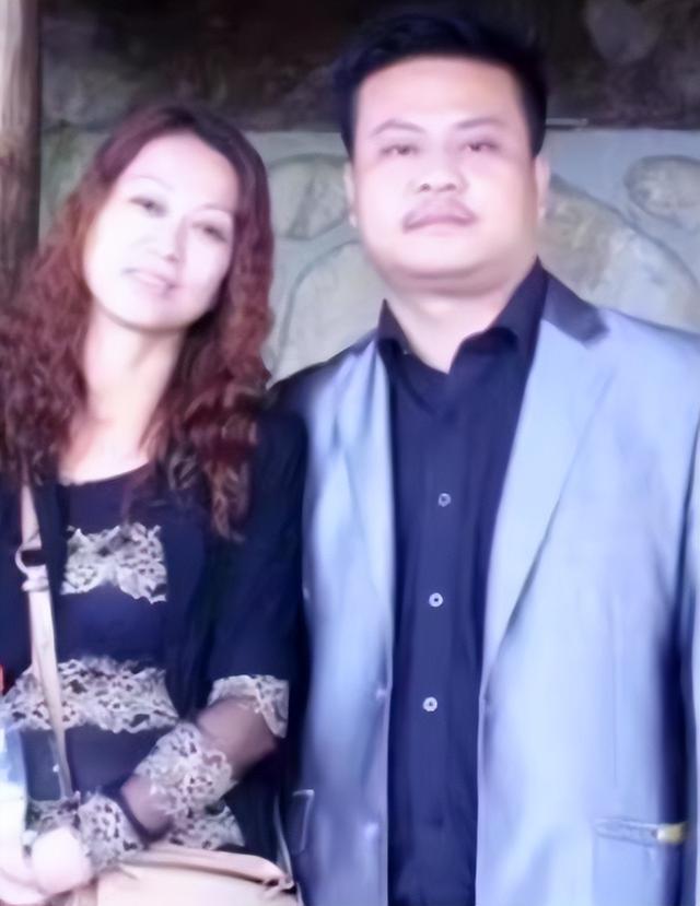 一見鍾情！20歲年輕男「愛上44歲離婚大媽」被唱衰　22年後「母子戀近況曝」網友全笑了