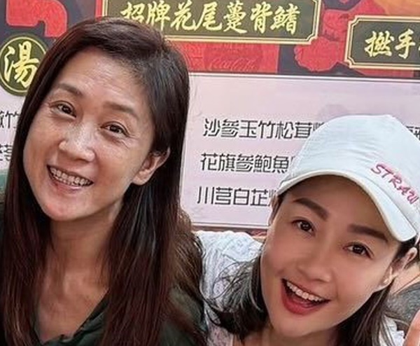 嫁武警尪！58歲亞姐素顏站中間「臉色蠟黃佈滿皺紋」　「9個月大回春」認不出同一人