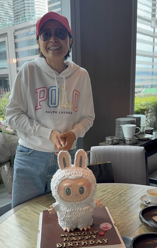 低調慶生！TVB昔日女神邵美琪60歲素顏現身 粉絲暖心舉辦小型生日會