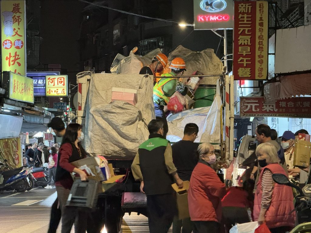 帳單信封回收大揭密！少這步驟恐罰6000元，正確分類法讓你不再丟錯