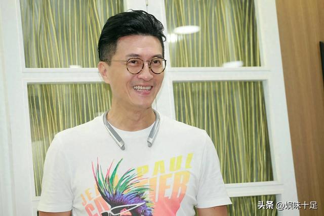 一度無法行走！資深男星「驚爆臥床1個月」暴瘦近7公斤　「嘗試多種療法、多次入院」現況曝光