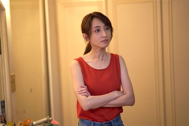 我帶著女友「回鄉下家裡見父母」！我媽第一眼看到她「竟直接打她一耳光」大家都嚇傻