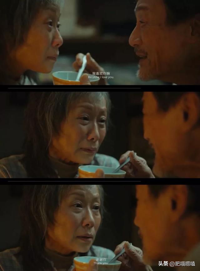 62歲女星再次爆火！親切「比臉頰愛心」被層層包圍　無懼「素顏現身」網讚：那雙腿太搶鏡