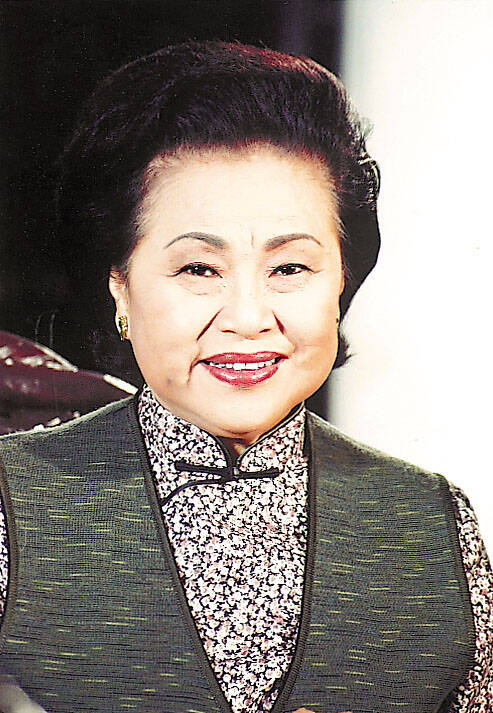 突在家中昏迷！資深女星「緊急送醫動刀」女兒在外崩潰　93歲「近況曝光」合照葉子楣