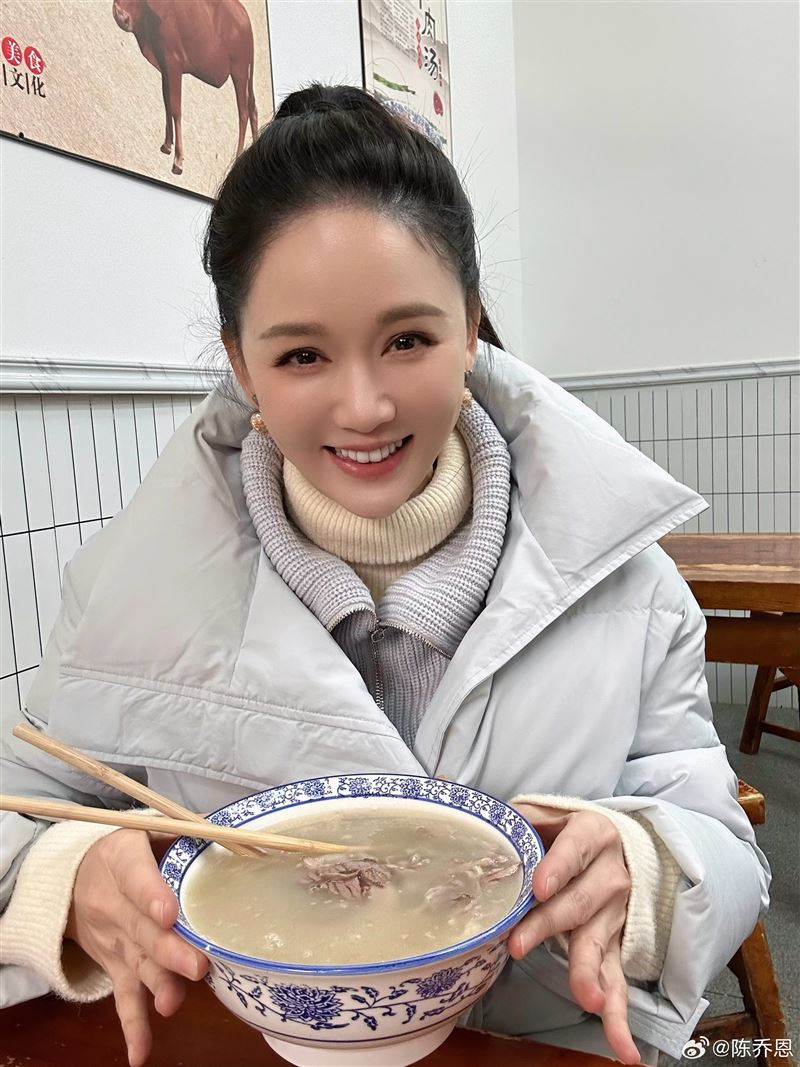 不畏小粉紅！陳喬恩「護航台灣一特色」遭大陸網友譏諷　霸氣「正面槓上酸民」：親，出去看看世界