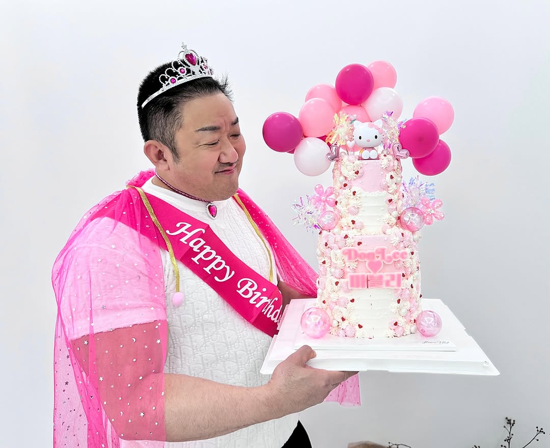地表最強老公馬東石反差萌！54歲肌肉男星Hello Kitty慶生趴 私下寵妻無極限