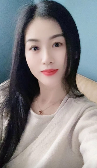 39歲就抱孫！絕美顏值奶奶「溫柔抱孫餵奶」　網一看全驚嘆「婆媳合照宛如姊妹」