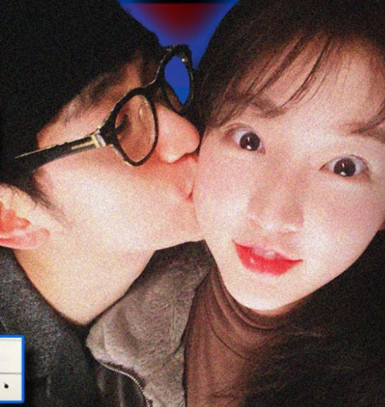 快訊／被爆交往未成年女星！金秀賢「最新親吻合照」曝光　當兵「手寫信件告白」：我愛妳