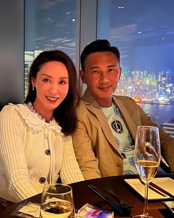 資深女星郭可盈與林文龍「沙漠擁吻」慶祝結婚21周年，女兒罕見曬全家福閃爆社群！