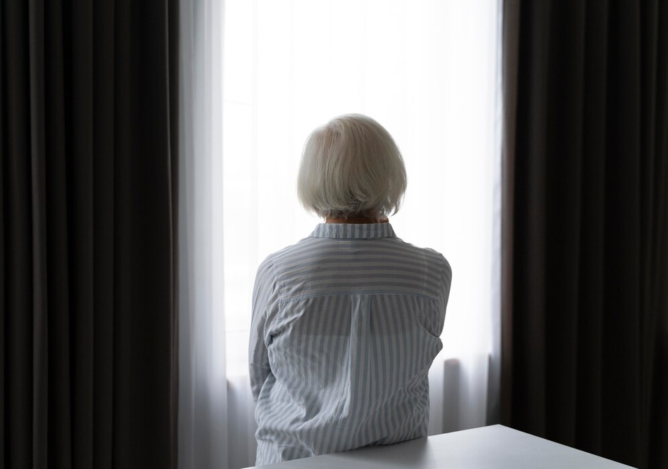 59歲兒宅家19年！85歲母掏空積蓄力挺 一查帳戶驚見千萬存款蒸發