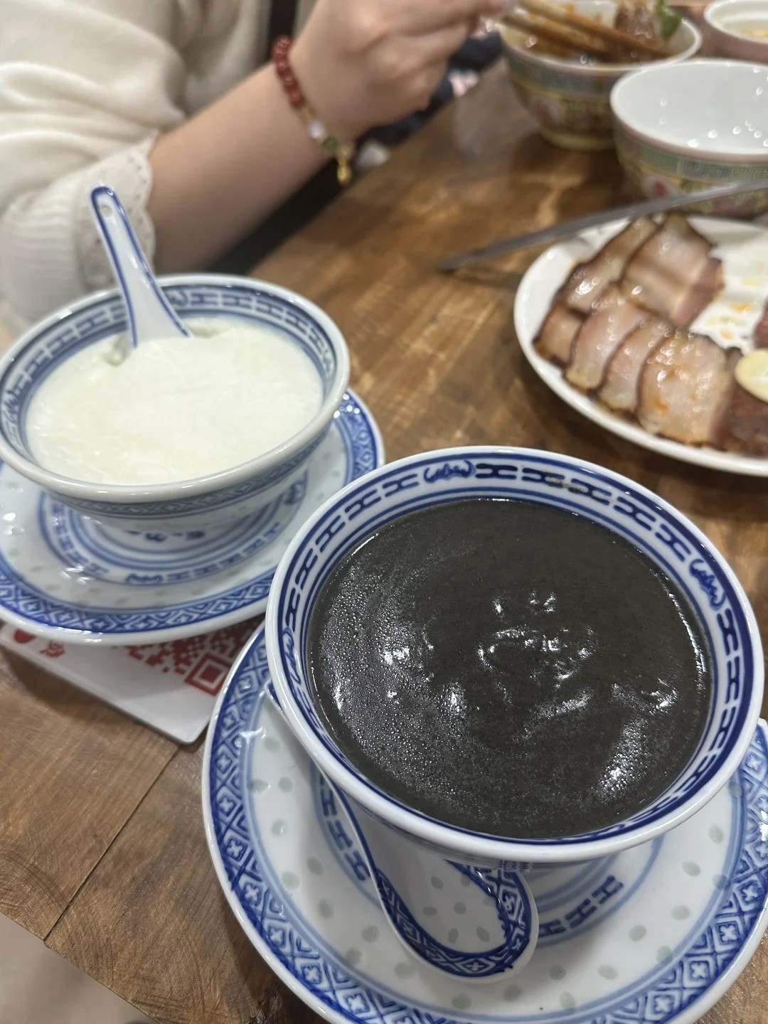 真的能吃嗎?他們在路邊啃「神祕巨大異形」畫面驚人 真實身分曝光「加進火鍋超美味」