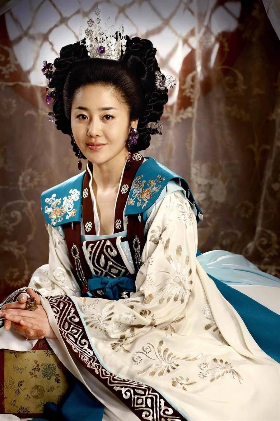 嫁進豪門息影8年！知名女星「卻遭夫家冷落」黯然離婚　被迫離開兒女「今54歲活出自我」