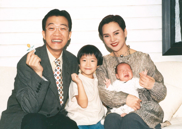 姊弟戀轟動全台！大咖主持「23歲當現成繼父」不後悔　願伺候妻一輩子「我要比她晚走」