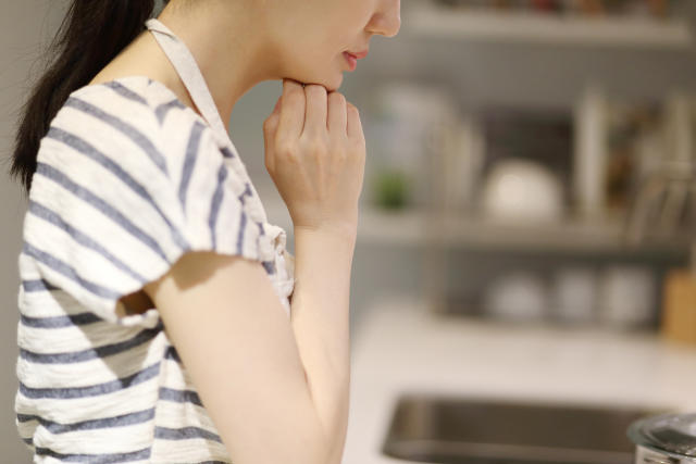 鄰居阿伯中風送醫！婆婆情緒崩潰「哭得比正宮還慘」　跪地哭喊「你不是說要陪我到老」公公臉綠...