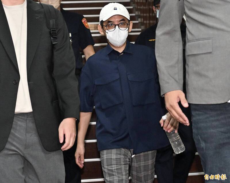 72歲天后爆氣開砲！重量級歌后轟「黃子佼就是敗類」　開砲「點名張小燕一缺失」：罪加一等