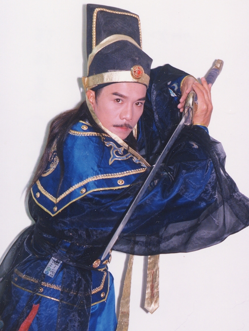 一代大俠殞落！資深男星「被發現猝死家中」享壽65歲　晚年淒涼「領救濟金度日」