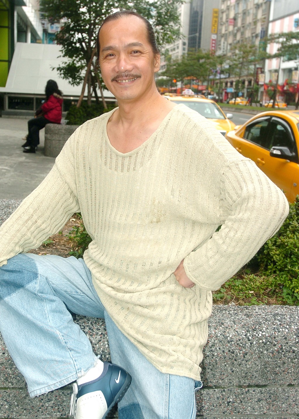 一代大俠殞落！資深男星「被發現猝死家中」享壽65歲　晚年淒涼「領救濟金度日」