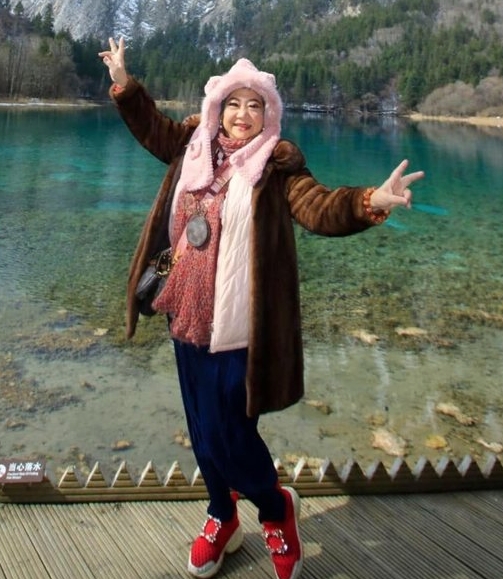 76歲資深女星「每次匯百萬」資助導演老公　對方最終「在泰國爽娶小三」：我卻生病了