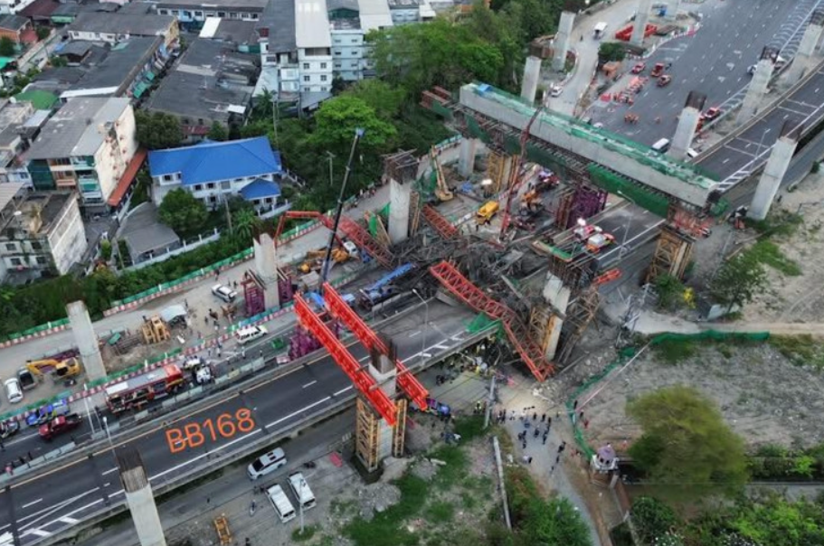 高速公路巨響！突然坍塌「工人慘遭活埋」　現場慘況「多人死傷曝光」