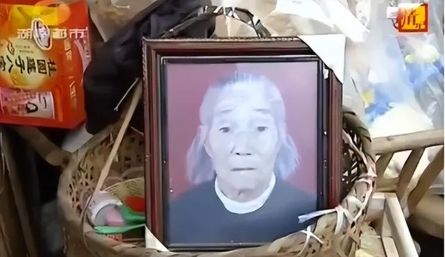 無人送醫！88歲老婦「絕望喝藥輕生」斷氣亡　兒子媳婦竟「冷眼旁觀3小時」：喪禮也別辦了吧...