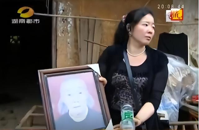無人送醫！88歲老婦「絕望喝藥輕生」斷氣亡　兒子媳婦竟「冷眼旁觀3小時」：喪禮也別辦了吧...
