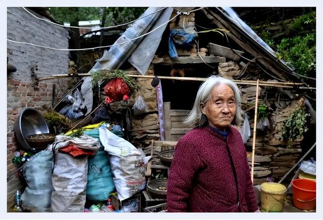 無人送醫！88歲老婦「絕望喝藥輕生」斷氣亡　兒子媳婦竟「冷眼旁觀3小時」：喪禮也別辦了吧...