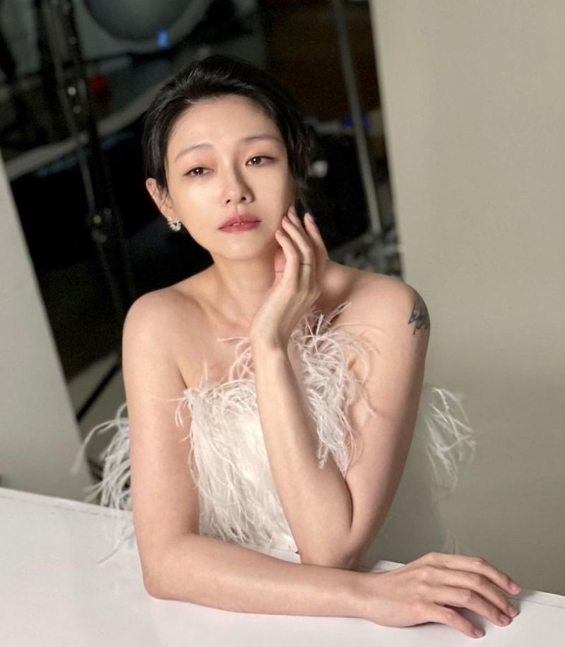 小S愛女堅強開工！17歲Lily最新亮相被讚「懷念大S最好禮物」　網發現亮點淚喊「姨媽最佳接班人」❤️
