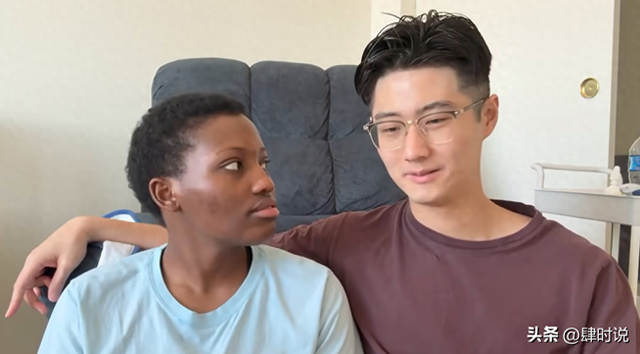 跨越膚色和文化差異!年輕帥哥「 娶走黑人女孩」曾被爸媽反對 如今「生下寶貝孩子」近況引熱議