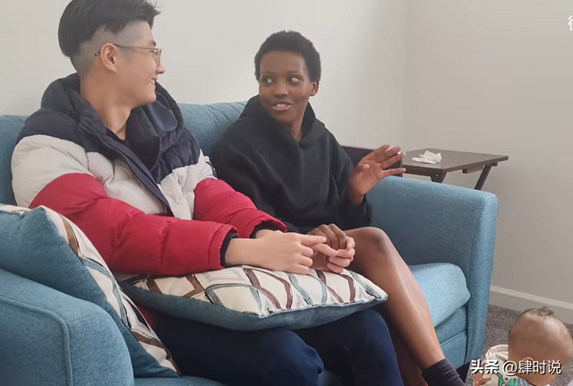 跨越膚色和文化差異!年輕帥哥「 娶走黑人女孩」曾被爸媽反對 如今「生下寶貝孩子」近況引熱議