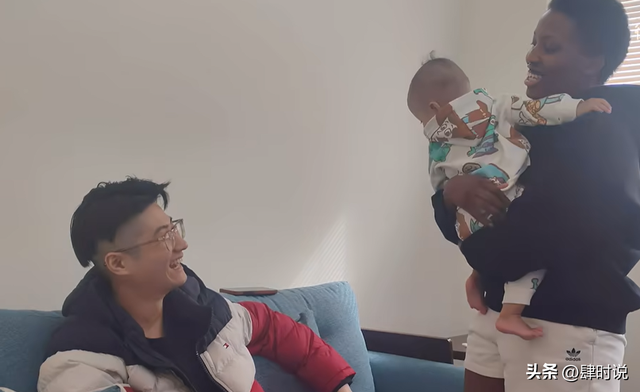 跨越膚色和文化差異!年輕帥哥「 娶走黑人女孩」曾被爸媽反對 如今「生下寶貝孩子」近況引熱議