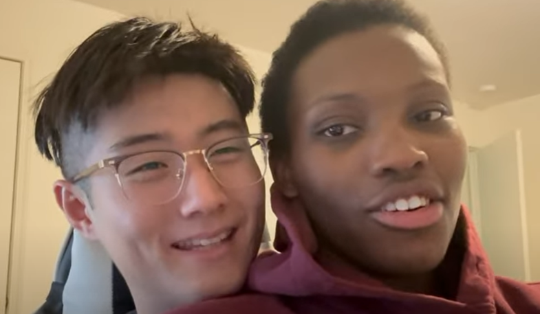 跨越膚色和文化差異!年輕帥哥「 娶走黑人女孩」曾被爸媽反對 如今「生下寶貝孩子」近況引熱議