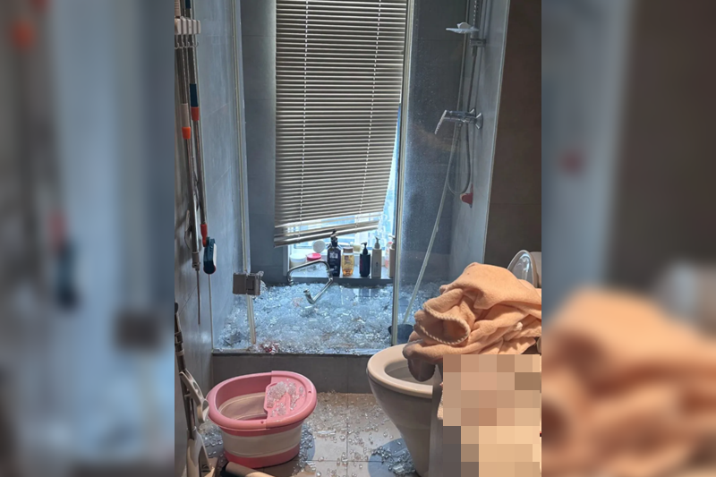 才租半年！她剛洗完澡「玻璃門突然爆炸」當場見血　低頭一看「被割斷了」被緊急送醫