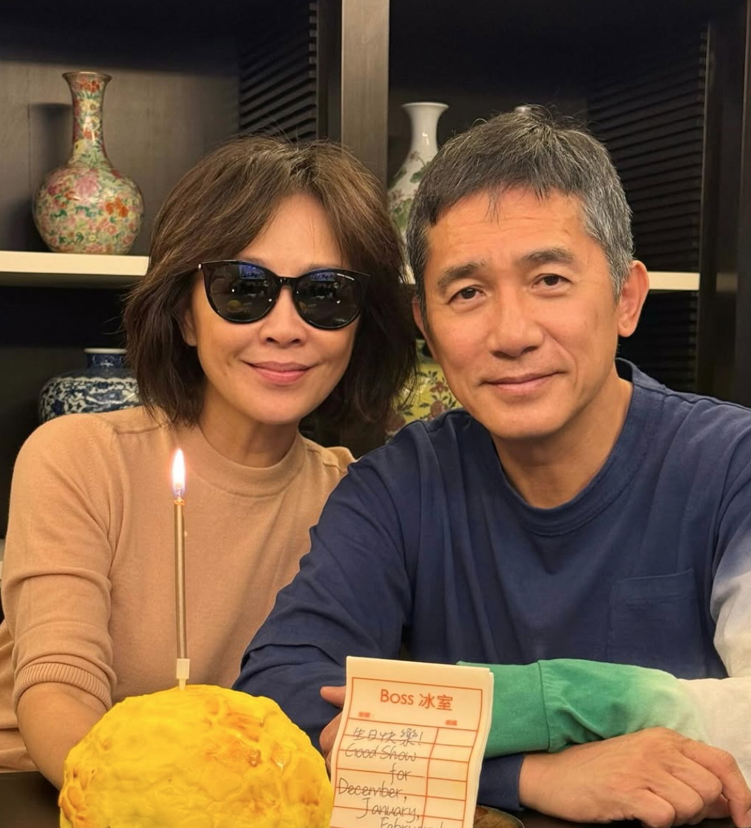 遭酸淪普通老頭！62歲金馬影帝「戴墨鏡現身街頭」被拍到　下秒「走進一家店」網盛讚：果然是真愛