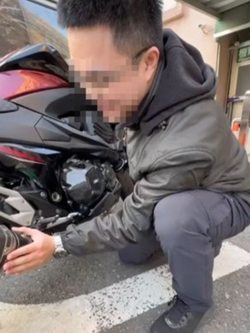 驗車被刁難！新竹車主「被逼摸排氣管20秒」手秒燙傷　「理由曝光」監理站道歉了
