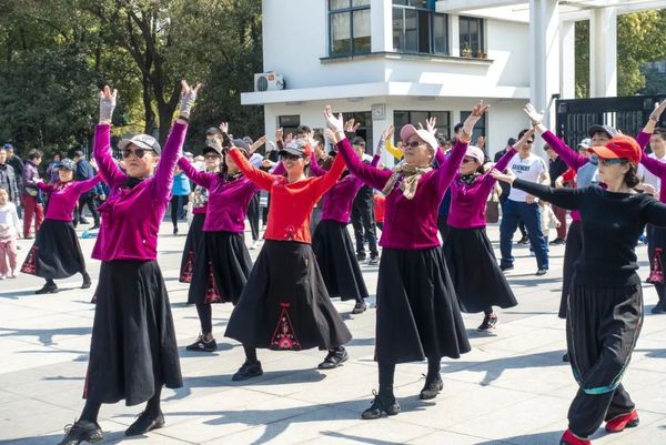父親秘密再婚引爆家庭危機 女兒急立遺囑防財產外流