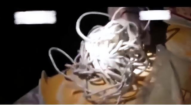 放學回家出事！9歲女孩被綁床上「6天不給食物不給水」　親媽開庭淚訴原因：「我都是為她好啊...」