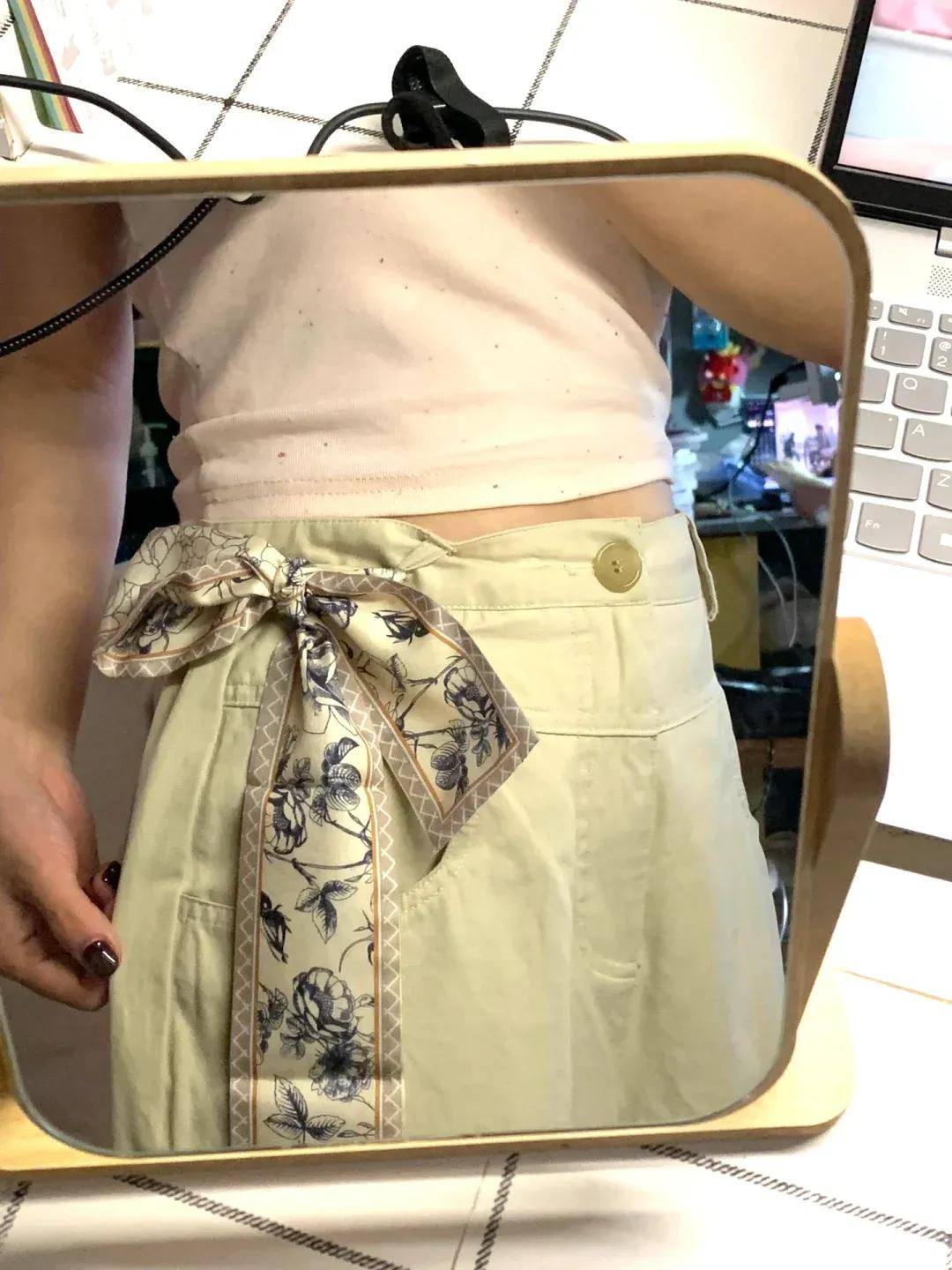 絲巾不只繫脖子！教你「9種不老氣的繫法」超乎想像　一條小小絲巾「能遮肉、能顯瘦」