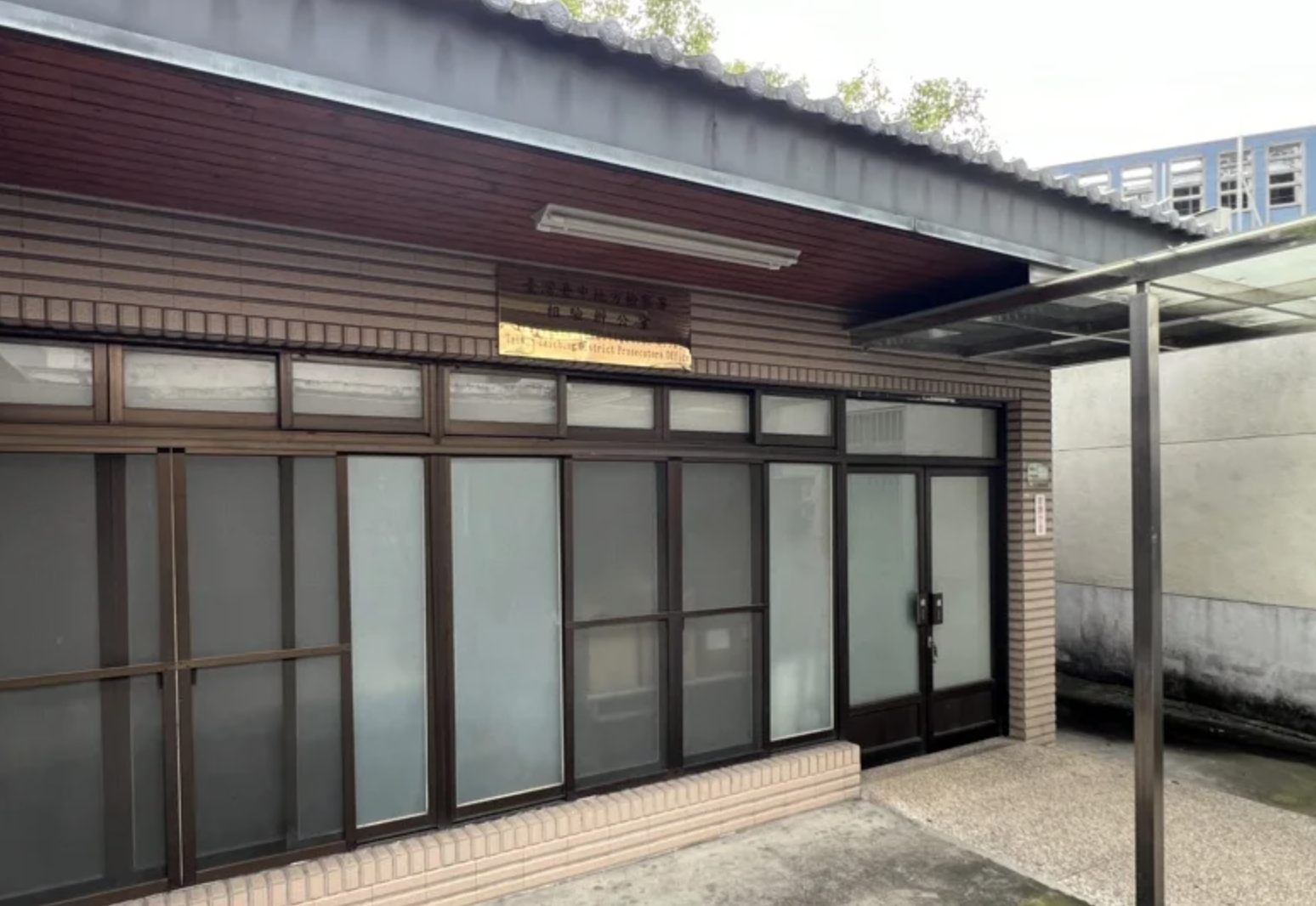 打掃阿姨目睹慘劇！台中七期豪宅「43歲男租客陳屍房內」　警破門驚見「現場散落紙條」：案情不單純