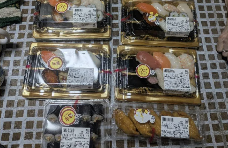 媽失智卻買回「6人份壽司」！兒一看日期驚喜落淚：是最棒的禮物...