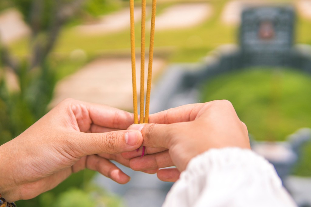 清明求財秘訣大公開！4生肖祖先加持財運旺翻天，把握黃金時段錢滾錢