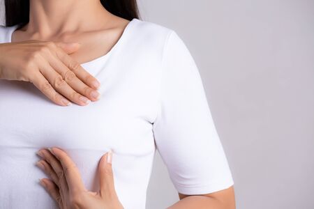 年輕乳癌患者暴增！醫生警告「這5種人風險最高」：晚生育也是危險族群