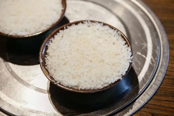剩飯拿去炒！他一吃命危「被送進ICU」多重器官衰竭　醫搖頭：6食物「千萬別隔夜吃」