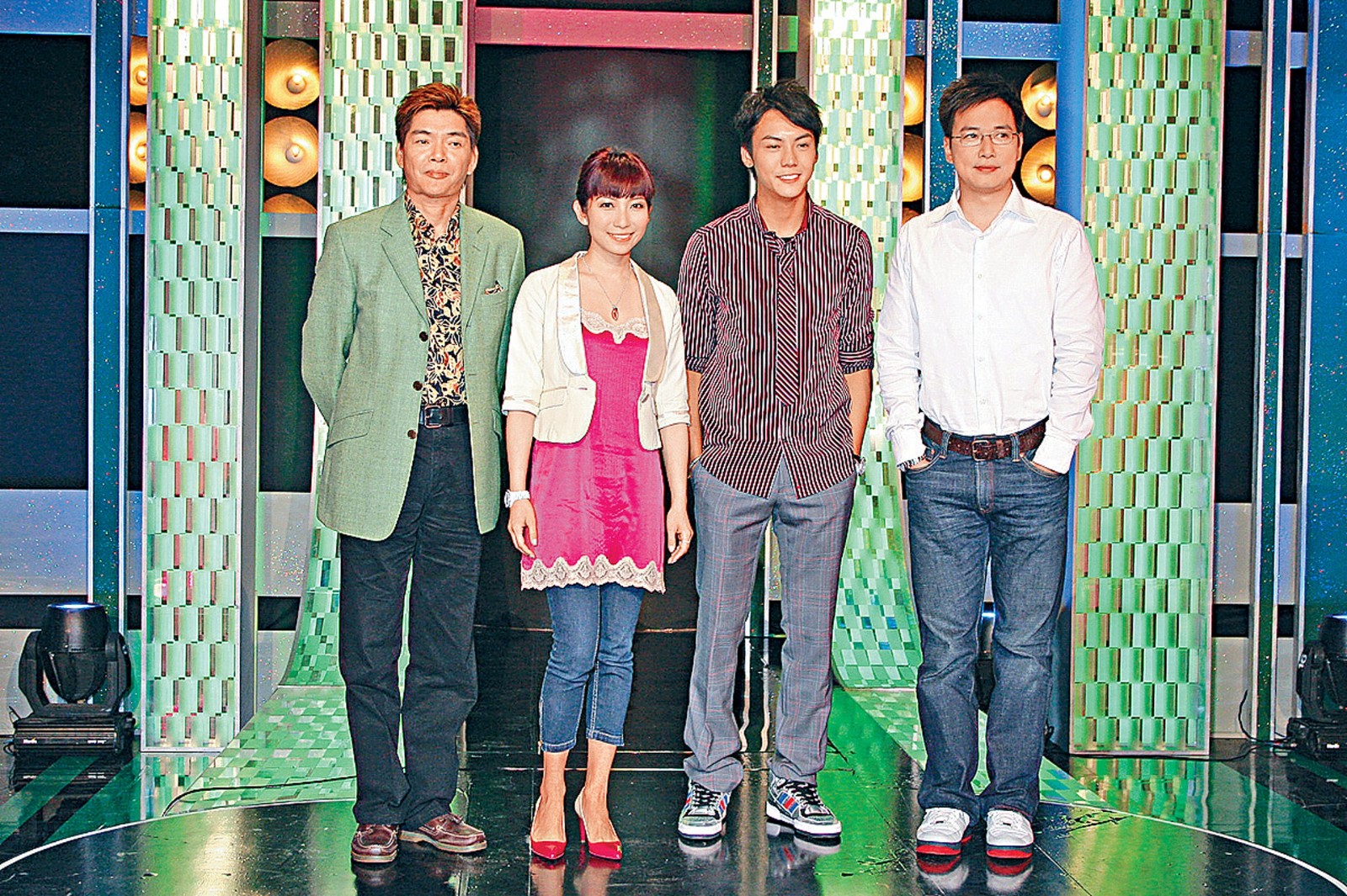 淡出螢光幕15年！55歲蔡子健華麗轉身 網友驚見「Dr.cai」課堂上帥氣依舊
