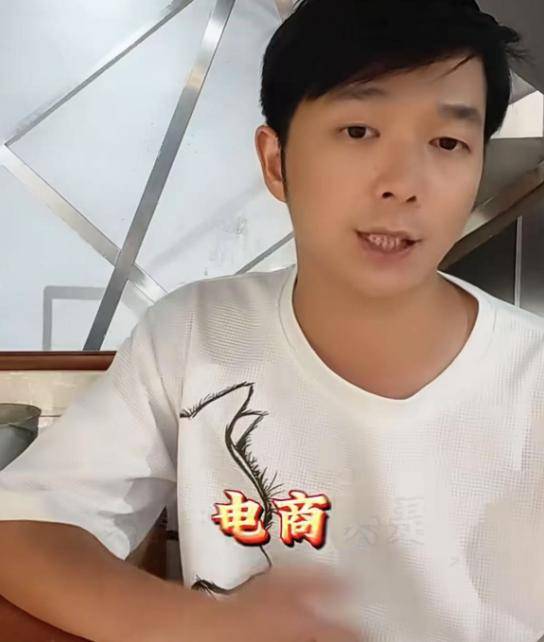 坐公車突心臟驟停！32歲經理「搶救不治」留下5歲幼兒　知情人曝「太拚了出事」：幾天前才聊天