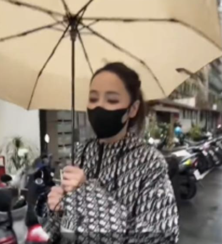 這是誰？侯佩岑「素顏現身台灣街頭」　髮際線大後退「47歲真實狀態」曝光網驚喊：認不出來