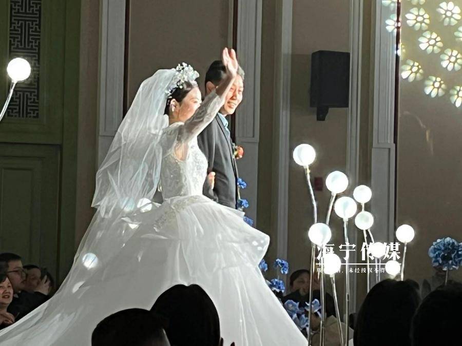 婚禮上的緊急呼叫！新娘同事「集體離席」背後原因暖爆 新娘笑稱：我也想加入