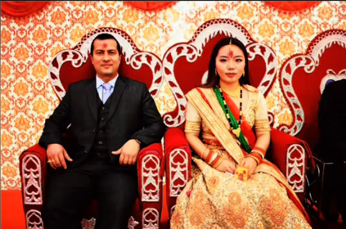 為愛遠嫁尼泊爾!她在結婚當天「被逼喝丈夫洗腳水」 婚後被婆家「狂潑牛尿羞辱」崩潰:被當瘟神對待...