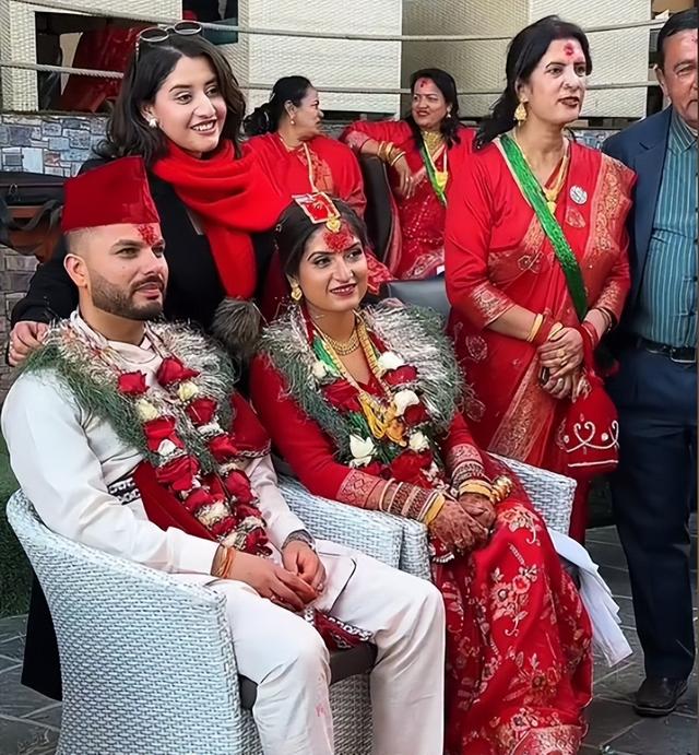 為愛遠嫁尼泊爾!她在結婚當天「被逼喝丈夫洗腳水」 婚後被婆家「狂潑牛尿羞辱」崩潰:被當瘟神對待...