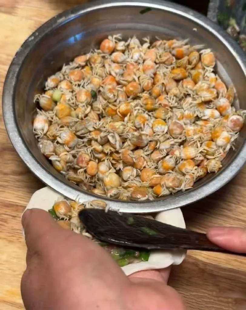 第一次去男朋友家！準婆婆「卻端出奇怪餃子」我瞬間變臉　男友卻解釋「這是珍貴的好東西」